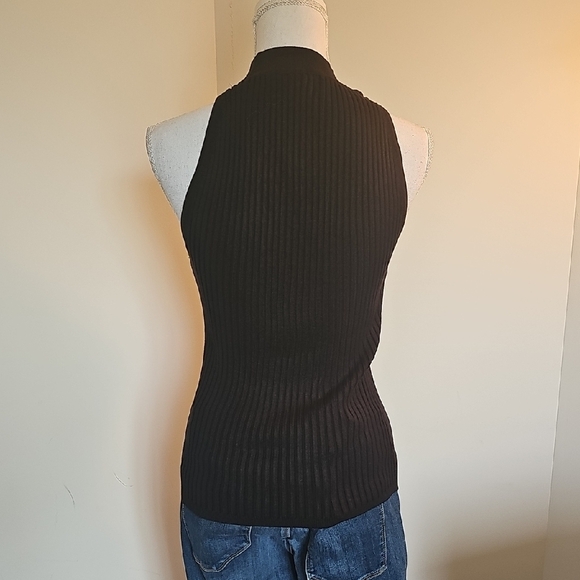 WHBM Ribbed Cut Out Tank Top - Picture 3 of 4